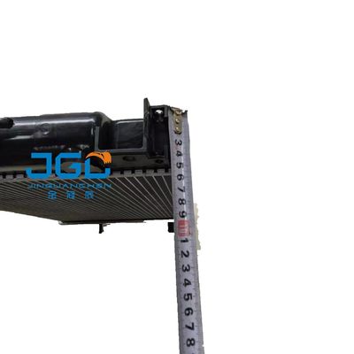 Une excavatrice plus fraîche Water Cooler de liquide réfrigérant de climatisation du radiateur PC30-8 de réservoir d'eau