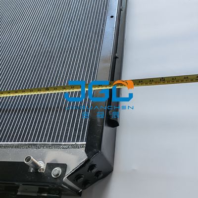 Excavatrice Fitting Aluminum du système R215-7 de refroidissement par l'eau de radiateur de réservoir petite