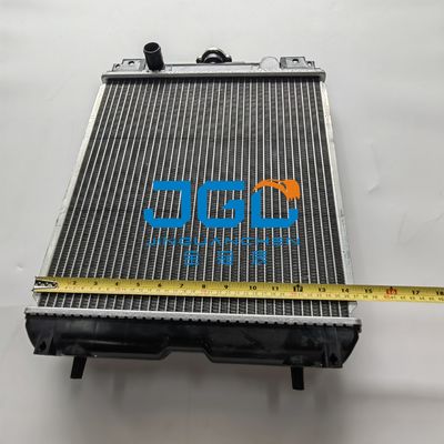 Excavatrice Accessories RC411-42300 du moteur D1703 du radiateur KX91-3 U35 U35-3 de réservoir d'eau