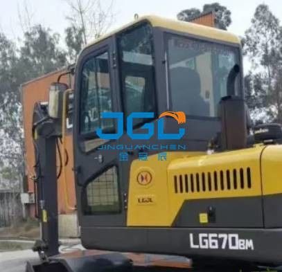 LG670BM Excavateur Porte avant et arrière Réverbère Armes supérieures et inférieures Verre