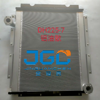 Le radiateur de l'excavatrice Doosan Daewoo DH225-7 DH215-7 DH215-9 DH225-9 DH220-9E solaire 225LC-V refroidisseur d'huile 13G22000