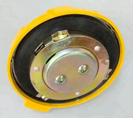 Pour les véhicules à moteur à combustion interne, le capot de carburant de l'excavateur doit être fixé sur le capot du réservoir de carburant.