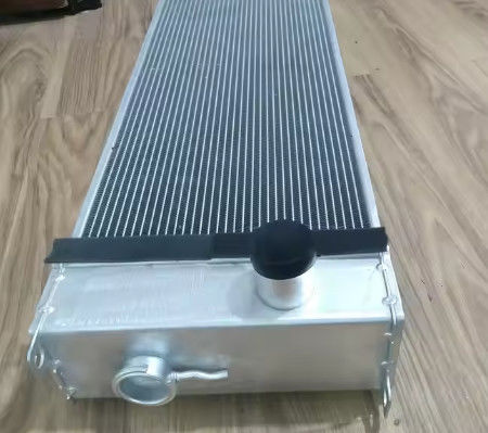 E312D2 Radiateur 310 Carré Appliions de génie des réservoirs pour les excavatrices