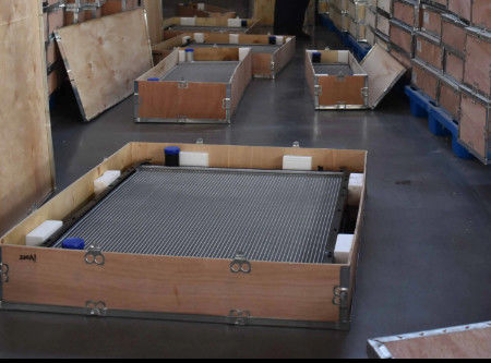 L'usine vend le radiateur R305-9 de haute qualité pour les excavatrices