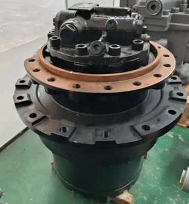 Le moteur de déplacement est adapté à l'excavatrice