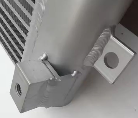 Refracteur hydraulique à huile de haute qualité Radiateur d'eau pour excavatrice 4650353 modèle ZAX200-3 ZAX210-3 Pour pièces de machines de construction