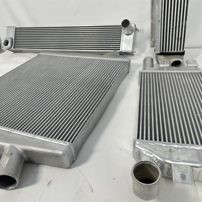 4463076 ZX330 Radiateur refroidi par air intercoolant pour Hitachi