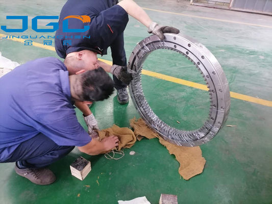 roulement à rouleaux de Slewing Bearing Cross de l'excavatrice 20y-25-21100 pour PC200-6 PC210-6 PC220-6